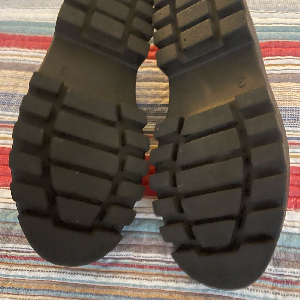 Shoes - Picture 4 of 4